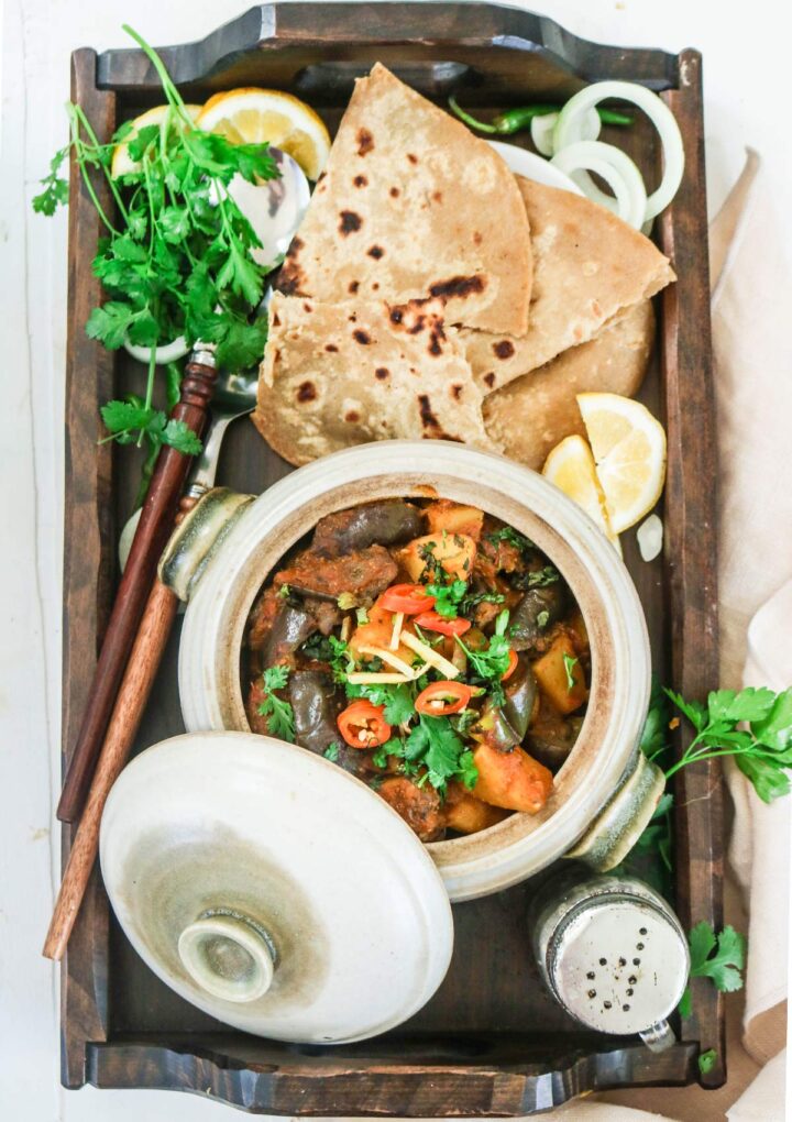 baingan aloo served with paratha